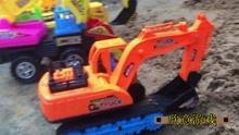 儿童玩具挖掘机视频表演视频,萌娃挖掘机表演秀精彩瞬间